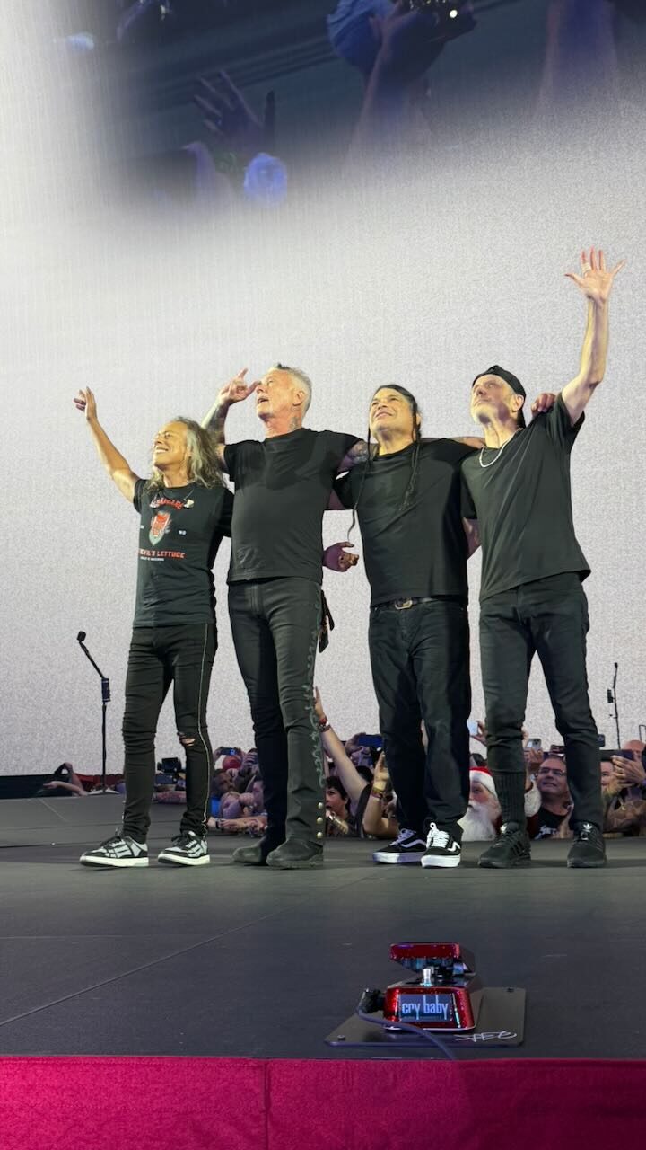 James, Lars, Kirk, and Rob bowing together at the end of night two